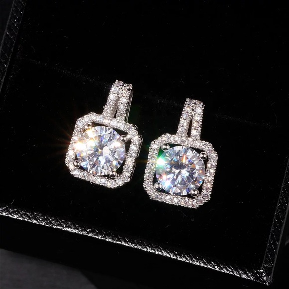 New 925 Silver Beautiful Diamond Stud Earrings - Picture 2 of 6